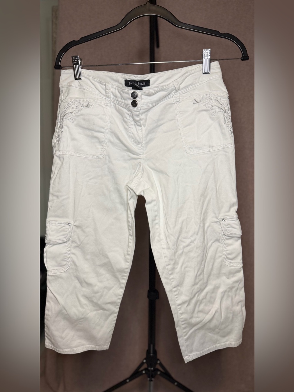 White House Black Market White Cargo Capri Pants Size 0 Embroidered Crop Leg